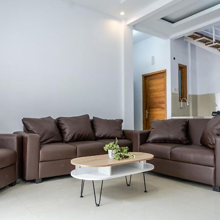 Azalia Homestay Yogyakarta Kültér fotó