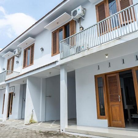 Azalia Homestay Yogyakarta Kültér fotó