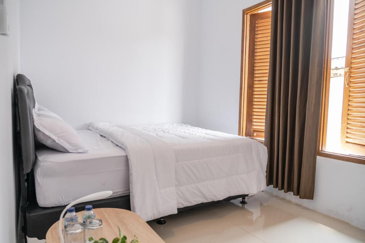 Azalia Homestay Yogyakarta Kültér fotó