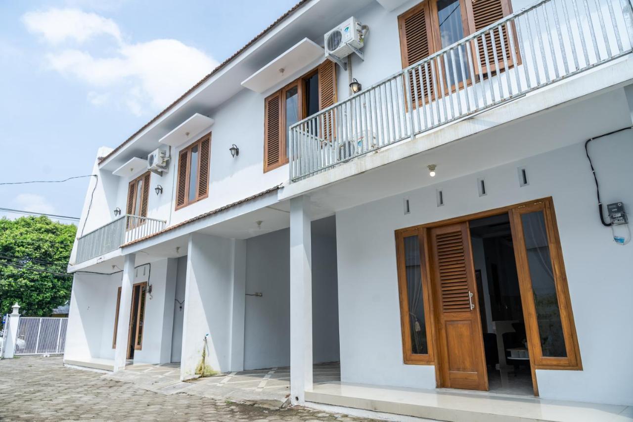 Azalia Homestay Yogyakarta Kültér fotó