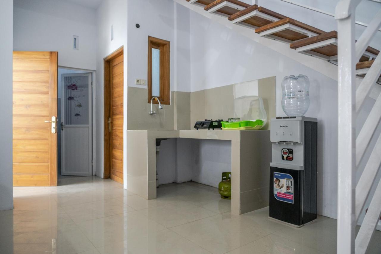 Azalia Homestay Yogyakarta Kültér fotó