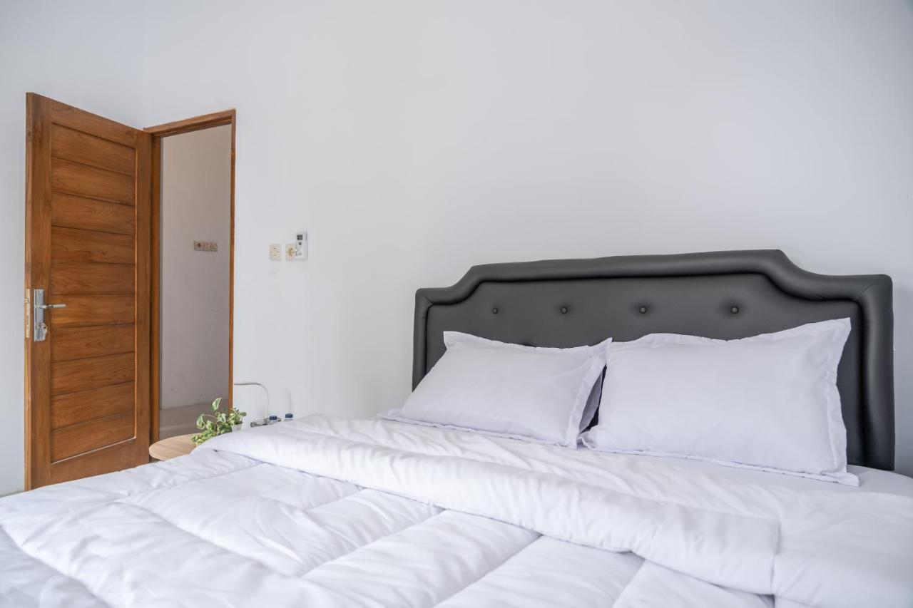 Azalia Homestay Yogyakarta Kültér fotó