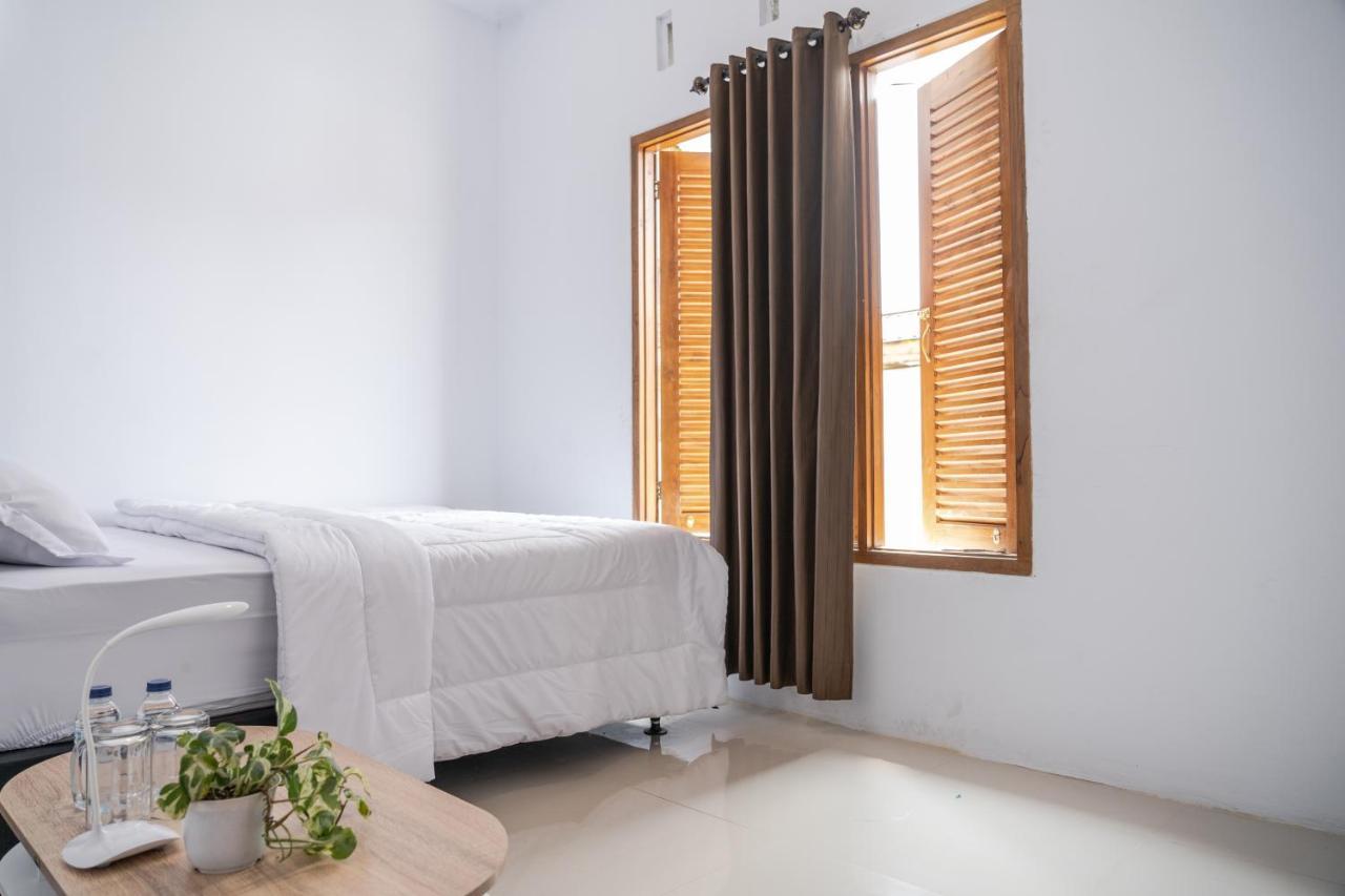 Azalia Homestay Yogyakarta Kültér fotó